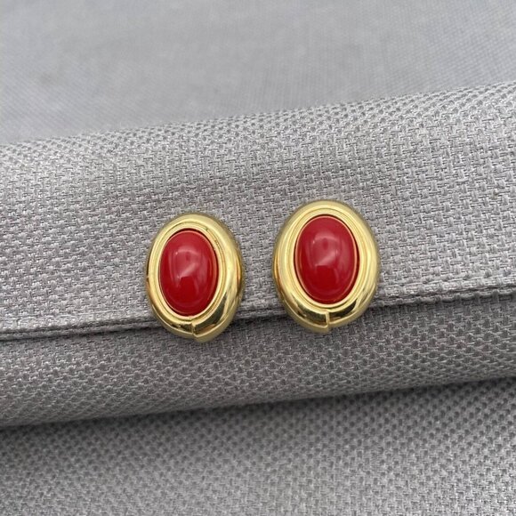 Monet Vintage Dome Gold Tone Red Gemstone Cabochon Earrings Clip on - Picture 2 of 4